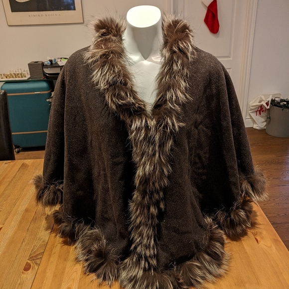 LF Fur Cape - Picture 4 of 4